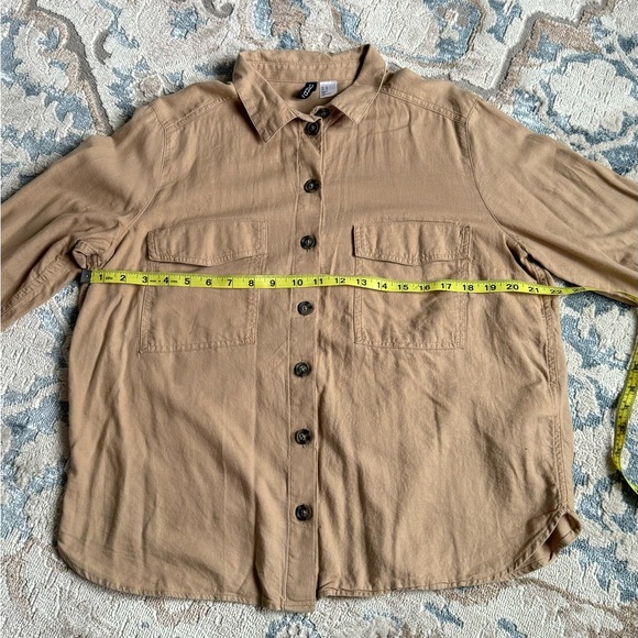 H&M tan color Medium %100 cotton shirt - Picture 4 of 8